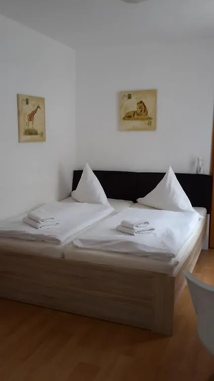 بيت ضيافة Pension Am Renner دريسدن