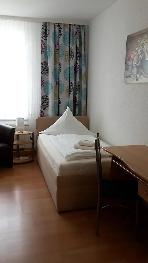 Pension Am Renner دريسدن بيت ضيافة